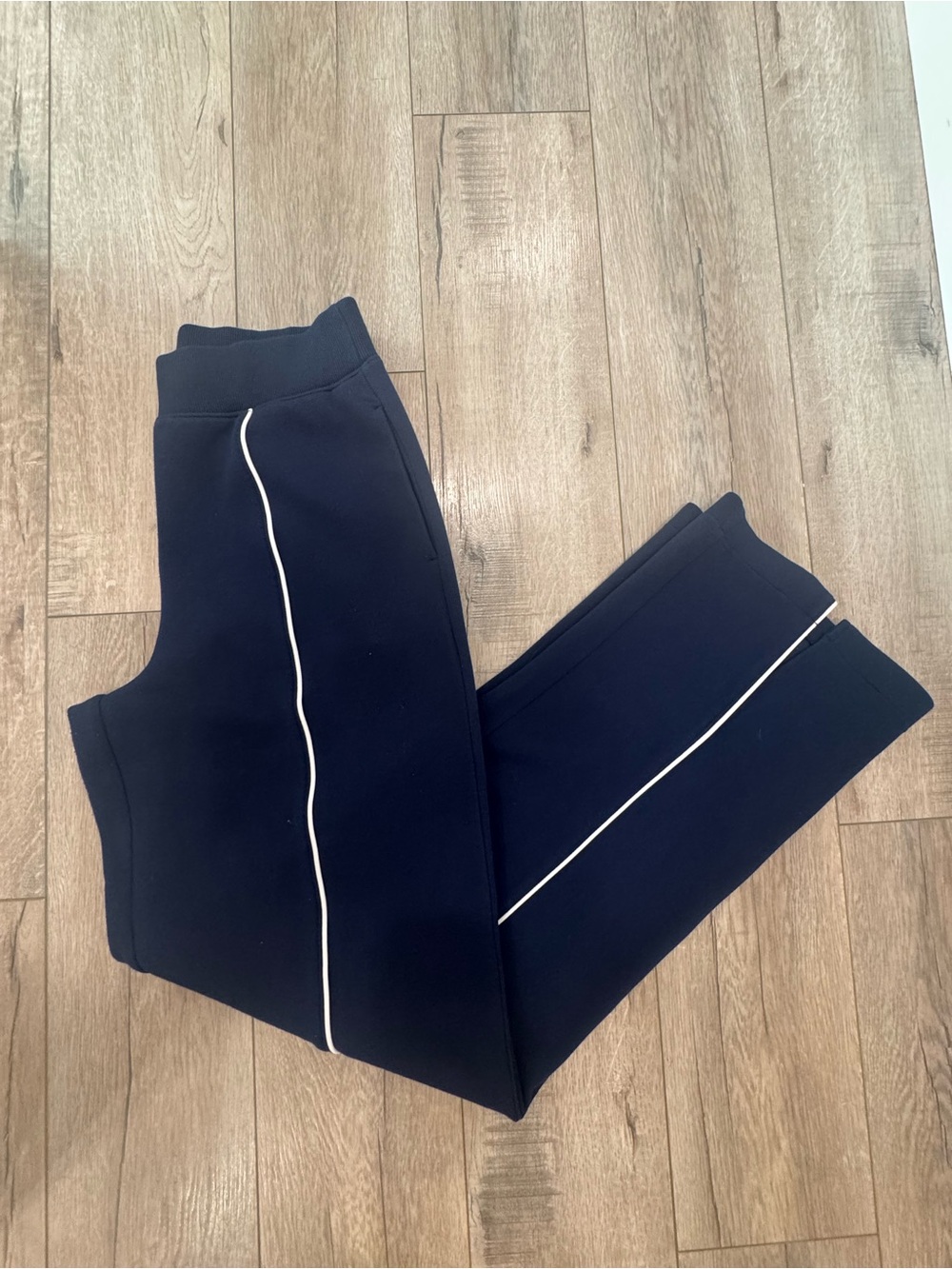 SPANX Pique Wide-Leg Pants with White Piping in M TALL - Picture 3 of 3